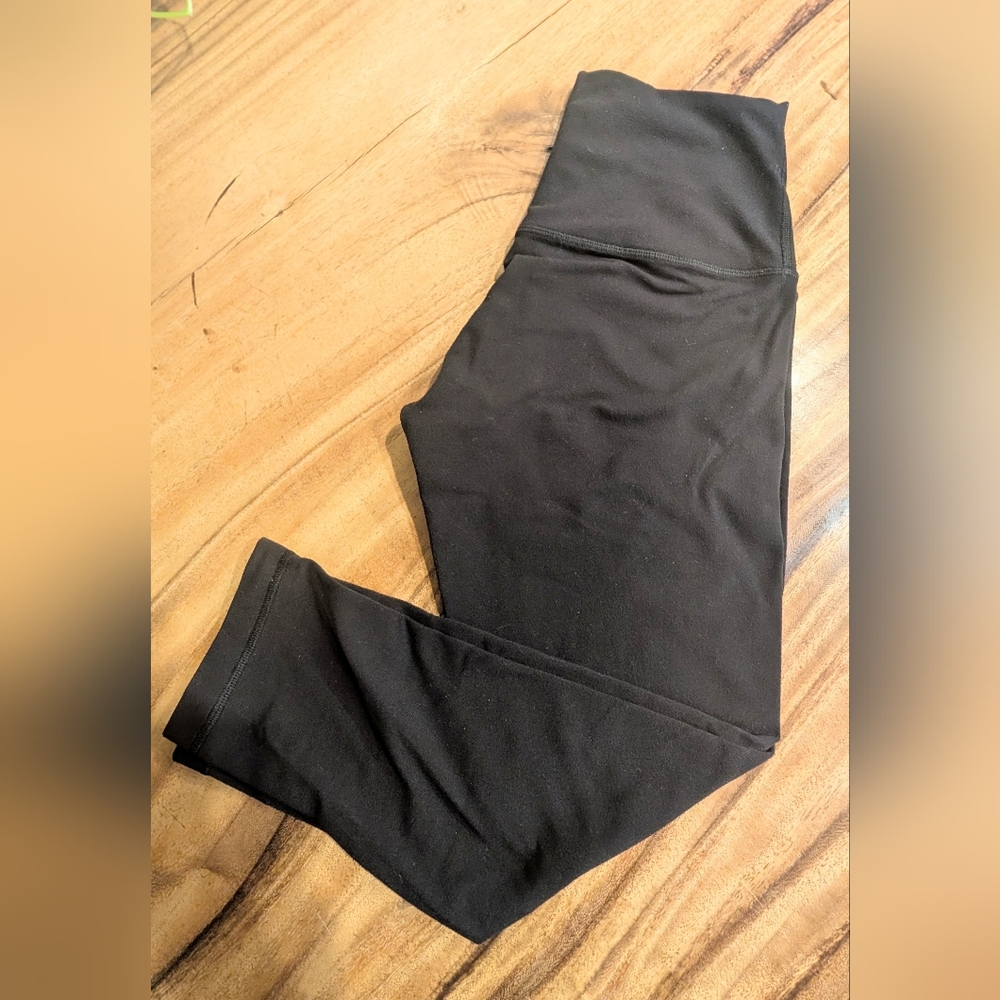 lululemon Black Wunder Under Capris